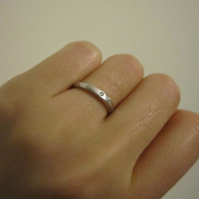 【4℃ BRIDAL(ヨンドシーブライダル)の口コミ】 主人が指輪をしない人（したことがない人？）だったので、
主人に毎日して…