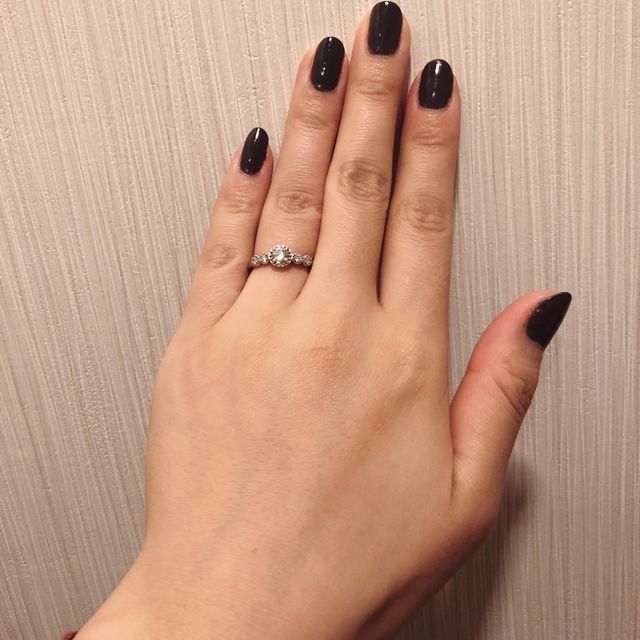 【Sustaina(サスティナ)の口コミ】 ダイヤの周りにミル打ちされていて、ホームページ上で写真を見たときは、…