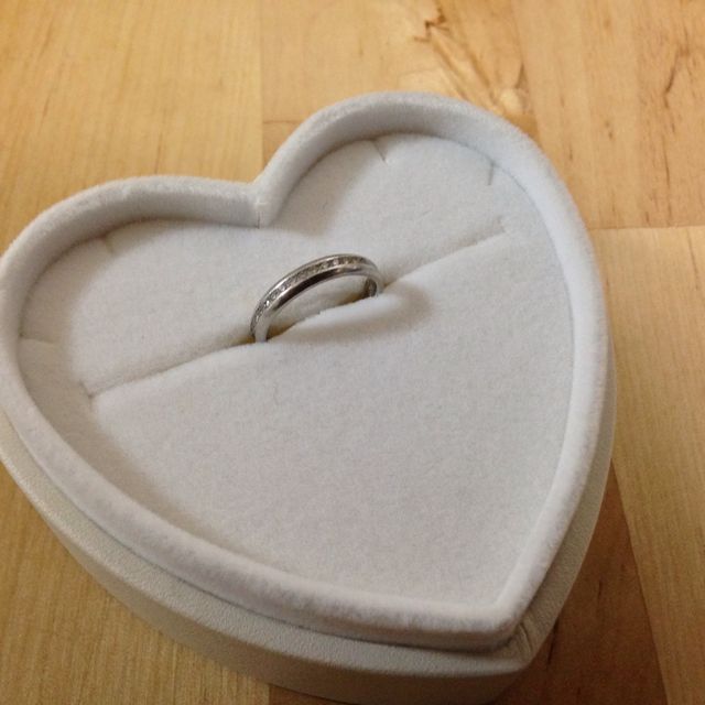 【Something Blue(サムシングブルー)の口コミ】 毎日着けていても違和感が無いように、シンプルだけど上品な物を探してい…