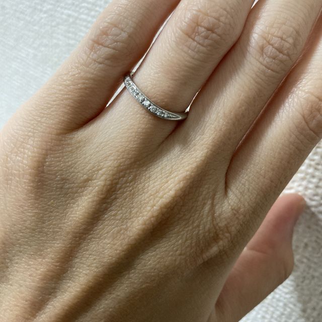 【モニッケンダム(MONNICKENDAM)の口コミ】 ハーフエタニティのプラチナリングにしました。
ダイヤは絶対欲しくて、毎…