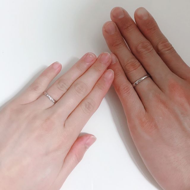 【GALA JEWELRY(ガラジュエリー)の口コミ】 サンプルなデザインで、主人もお気に入りのデザインです。
私はサイズが小…