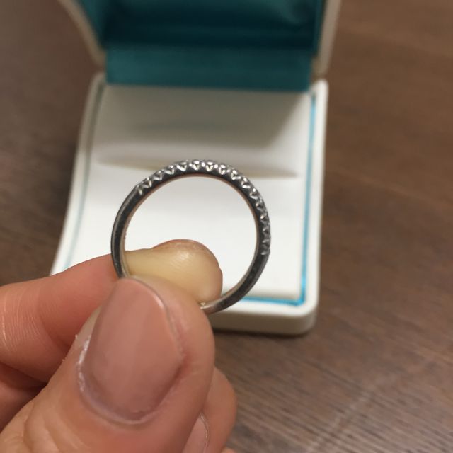 【銀座ダイヤモンドシライシの口コミ】 もともとハーフエタニティが欲しかったのですが、購入したデザインは側面…