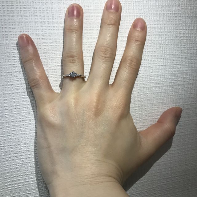 【アイプリモ(I-PRIMO)の口コミ】 直線のリングとV字のリングと悩んだのですが、両方つけてみた印象が直線の…