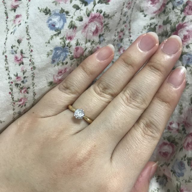 【GALA JEWELRY(ガラジュエリー)の口コミ】 シンプルなデザインで、ゴールドリングに台座だけプラチナのソリティアリ…