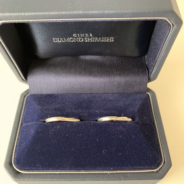 【銀座ダイヤモンドシライシの口コミ】 セットリングで探して3軒まわりました。婚約指輪はお花のように見える他と…