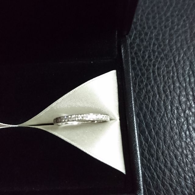 【エクセルコダイヤモンド(EXELCO DIAMOND)の口コミ】 色々な指輪屋さんでハーフエタニティにで探していましたが、キラキラして…