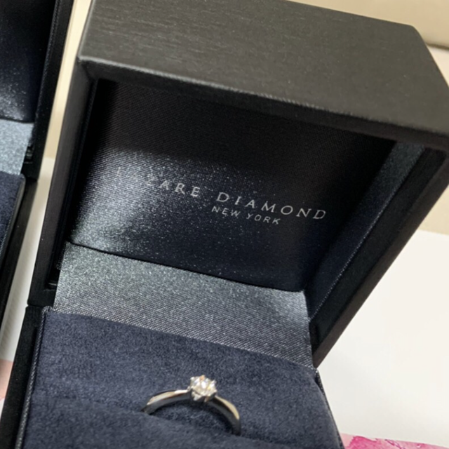 【ラザール ダイヤモンド(LAZARE DIAMOND)の口コミ】 シンプルで長くつけれるものを探していました。今後の友人の結婚式の際や…