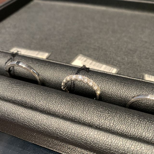 【エクセルコダイヤモンド(EXELCO DIAMOND)の口コミ】 婚約指輪を普段使いできるようにエタニティを探していました。重ね付けを…