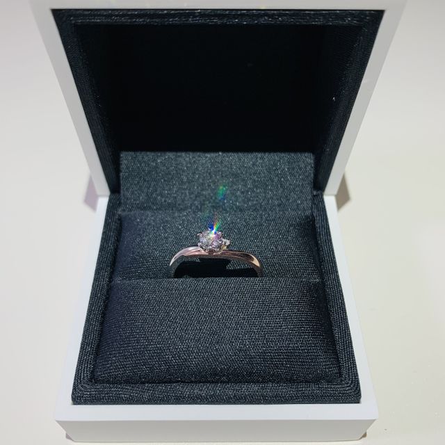 【FOREVERMARK(フォーエバーマーク)の口コミ】 リングがプラチナとピンクゴールドの半分ずつになっており、なかなかない…