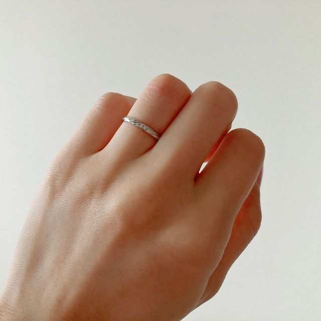 【アイプリモ(I-PRIMO)の口コミ】 ずっと付けるものなので、シンプルなデザインの物を選びました。また細身…