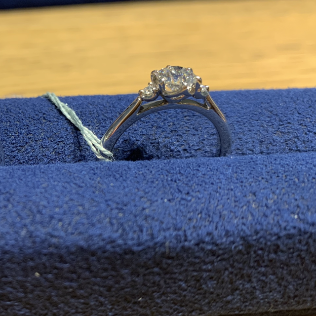 【BIJOUPIKO(ビジュピコ)の口コミ】 ダイヤモンドの石がなるべく近くに石留めされており、少し遠くから見ると…