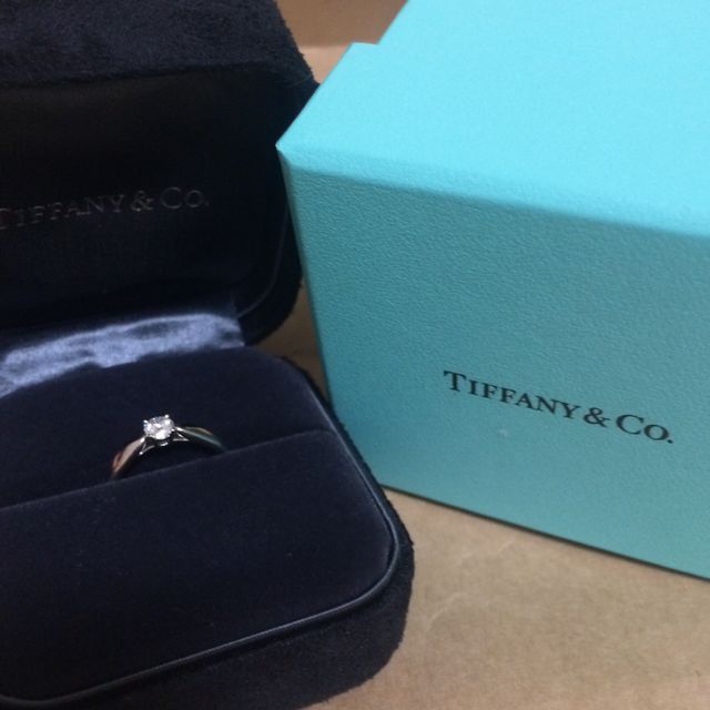 【ティファニー(Tiffany & Co.)の口コミ】 婚約指輪を購入するにあたって、一粒ダイアのプラチナリングにしようとい…