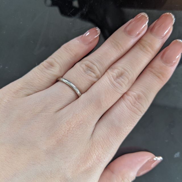 【TANZO.(鍛造指輪)の口コミ】 結婚指輪は一生付けていくものなのでシンプルなデザインにしました。裏の…