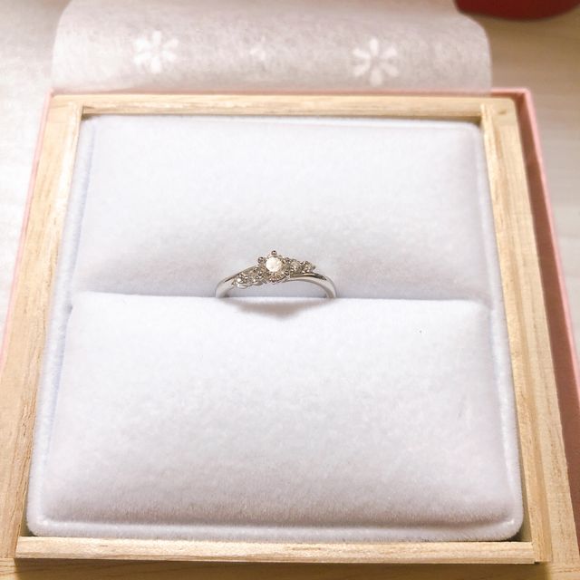 【Mariage ent(マリアージュエント)の口コミ】 婚約指輪は実際にgarden大阪店で、たくさんある中から気に入った物を全て…