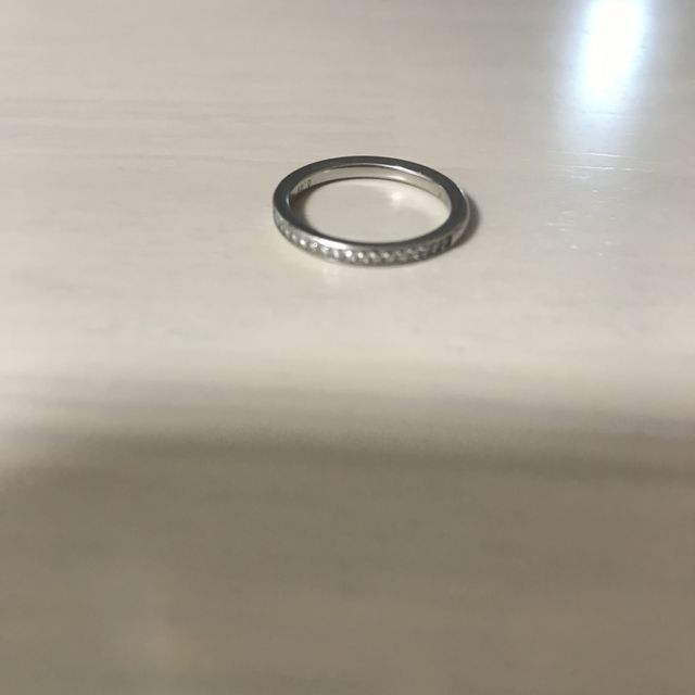 【アイプリモ(I-PRIMO)の口コミ】 婚約指輪は普段からつけられるものがほしいという
こだわりがあり一粒ダイ…