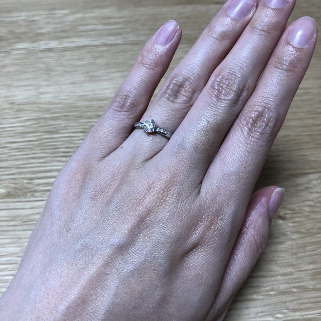 【モニッケンダム(MONNICKENDAM)の口コミ】 ダイヤの質にこだわって探していました。
モニッケンダム は、日本には路…