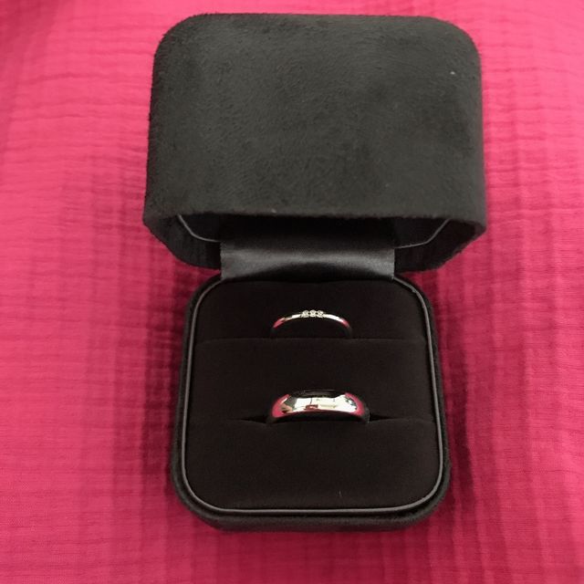 【ティファニー(Tiffany & Co.)の口コミ】 主人は手がごつく大きいので、太めのものにしました。指輪が手に負けるこ…