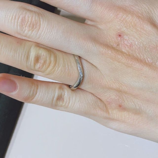【TRECENTI(トレセンテ)の口コミ】 Ｖ字のリングを探しておりイメージにピッタリだと感じたのが決め手ですし…