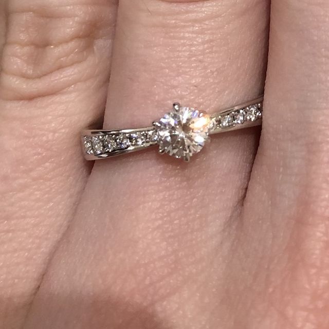 【TRECENTI(トレセンテ)の口コミ】 まわりにダイヤが散りばめられており、キラキラしていてとてもゴージャス…