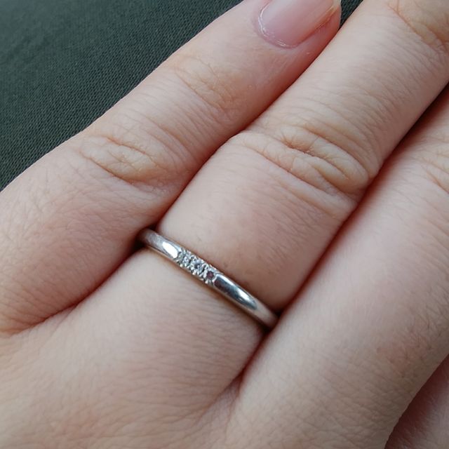 【ティファニー(Tiffany & Co.)の口コミ】 3つの小さなダイヤモンドがキラキラしてキレイなので、こちらに決めました…