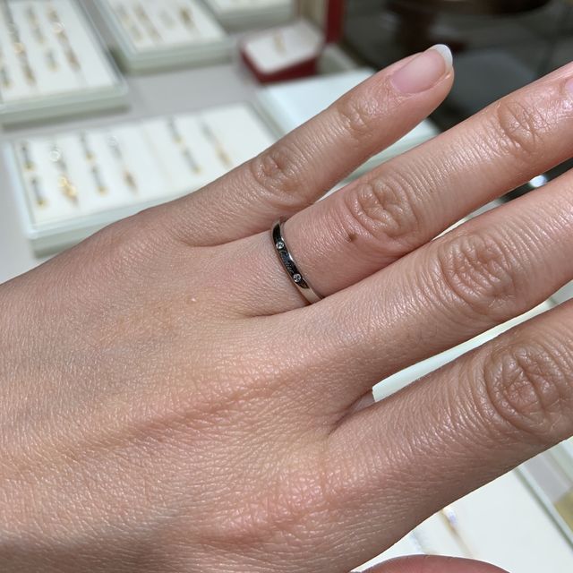 【カルティエ(Cartier)の口コミ】 とてもシンプルですが、シンプルすぎない指輪で可愛かったです。ストレー…