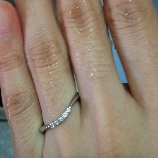 【アイプリモ(I-PRIMO)の口コミ】 とにかく一目惚れました。

色々ありましたが、デザイン性や指輪の形が特…