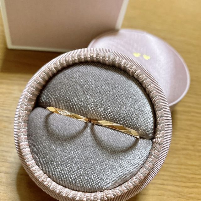 【BIJOUPIKO(ビジュピコ)の口コミ】 プラチナよりゴールド派の旦那と私。仕事でもずっとつけていたいからギラ…