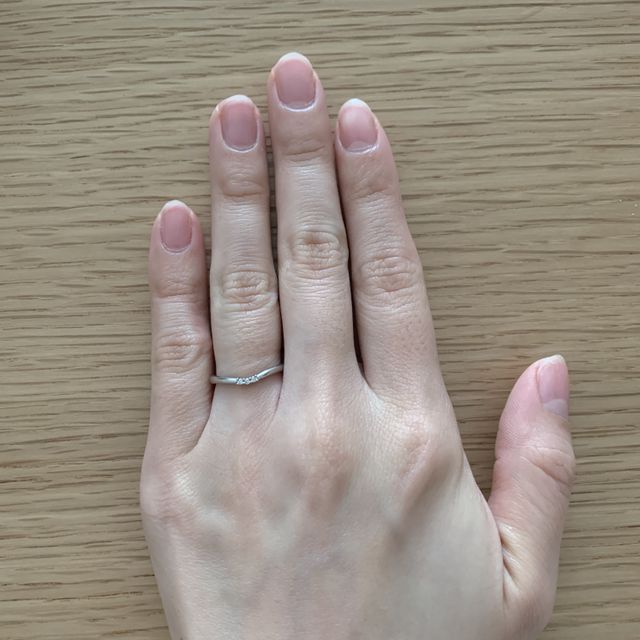 【アイプリモ(I-PRIMO)の口コミ】 いろんな指輪を試着させていただき、Vになっているデザインが指が細く見え…