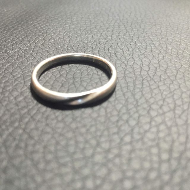 【ラザール ダイヤモンド(LAZARE DIAMOND)の口コミ】 嫁と同じデザイン、嫁のものはダイヤがはいyっているものになります。他の…