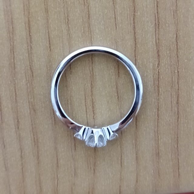 【アイプリモ(I-PRIMO)の口コミ】 婚約指輪は着ける機会が多くなさそうなので、作るか迷っていました。デザ…