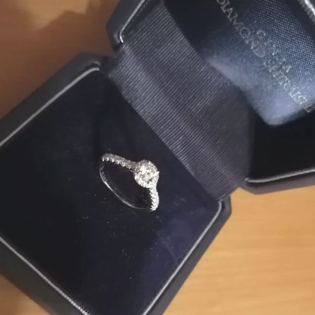 【銀座ダイヤモンドシライシの口コミ】 センターのダイヤが大きく存在感のあるリングを予算の範囲内で探しており…