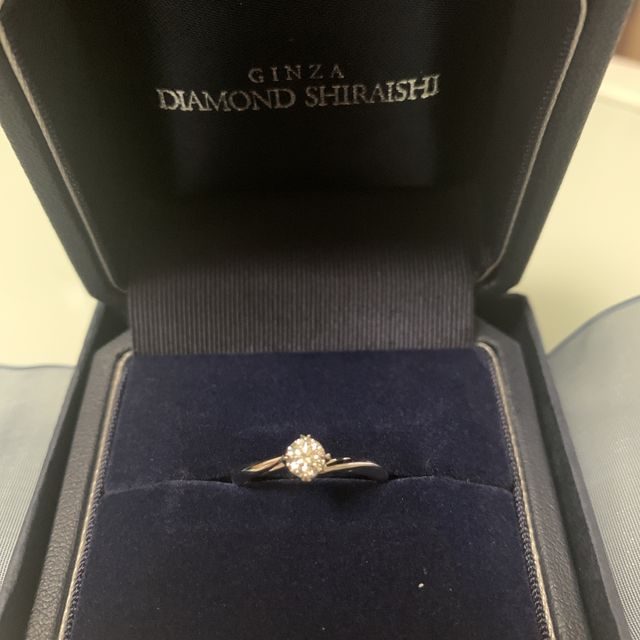 【銀座ダイヤモンドシライシの口コミ】 ダイヤの輝きや色、横から見たときのフォルムが綺麗だったこと。
トップの…