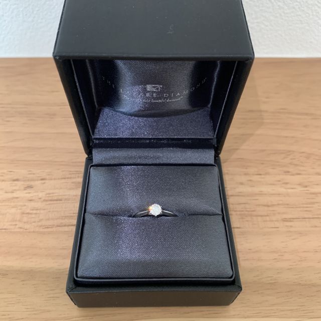 【ラザール ダイヤモンド(LAZARE DIAMOND)の口コミ】 プラチナリングに一粒ダイヤをあしらったデザインを贈っていただきました…