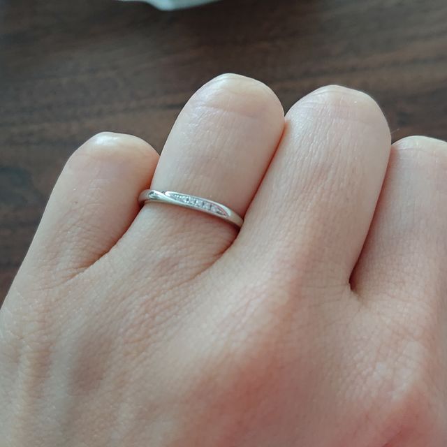 【俄(にわか)の口コミ】 海外ブランドも好きで試着もしましたが、日本人の華奢な指に美しく映える…