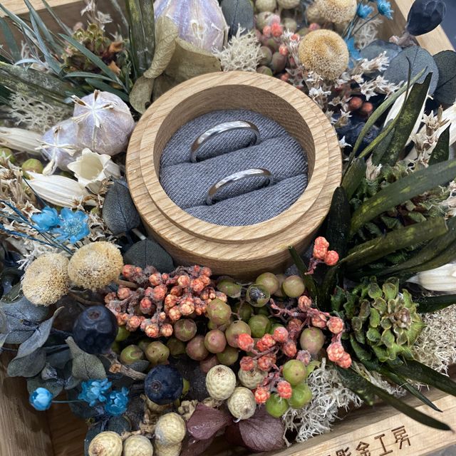 【鎌倉彫金工房の口コミ】 長く付けるものなので、シンプルなデザインで且つ自分たちらしさの出る物…