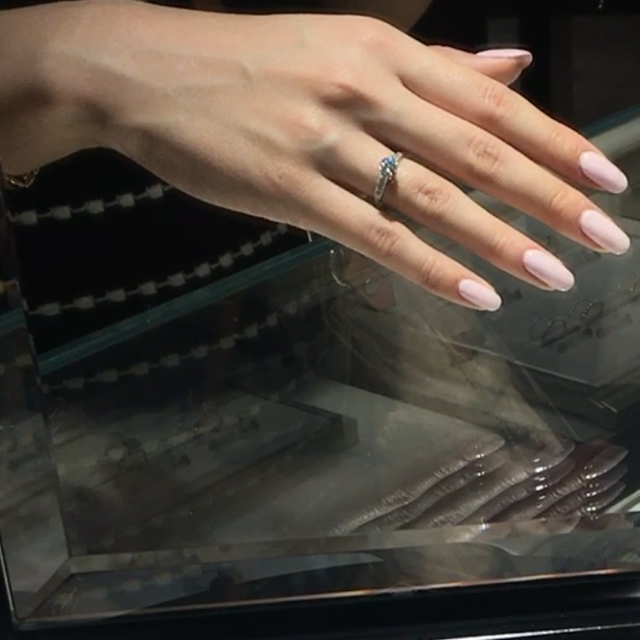 【ヴァン クリーフ＆アーペル(Van Cleef & Arpels)の口コミ】 ヴァンクリーフ&アーペル ロマンスソリティアダイヤリング (0.7カラッ…