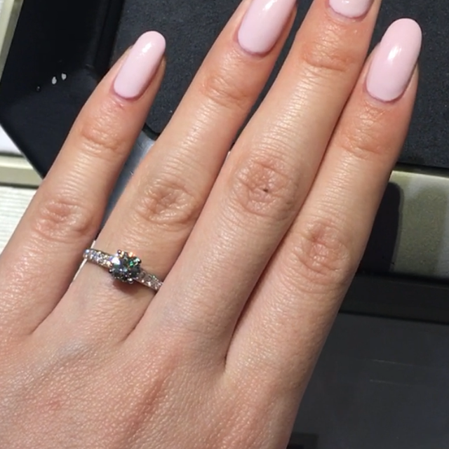 【ヴァン クリーフ＆アーペル(Van Cleef & Arpels)の口コミ】 ヴァンクリーフ&アーペル ロマンスソリティアダイヤリング (0.7カラッ…