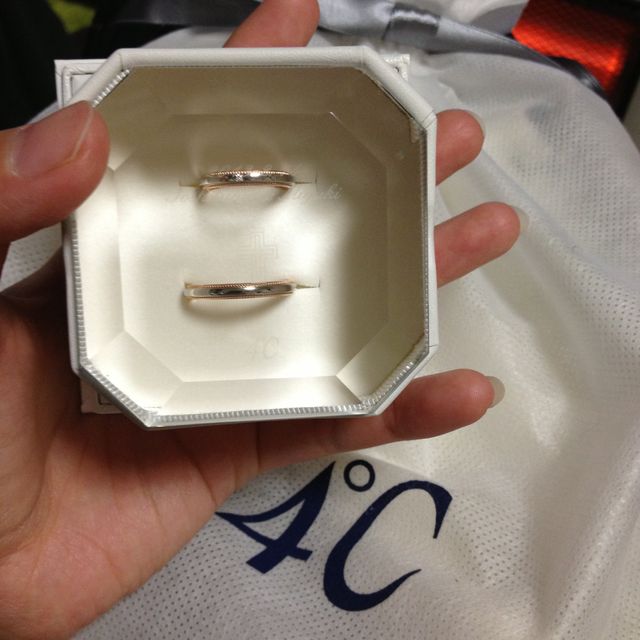 【4℃ BRIDAL(ヨンドシーブライダル)の口コミ】 普通のリングとは一味変わったものを探していたのですが、ネットで探して…