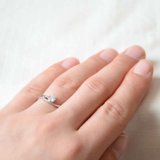 【アイプリモ(I-PRIMO)の口コミ】 デザインで一目ぼれしました。
その場で色々と他の物も試着しましたが、結…