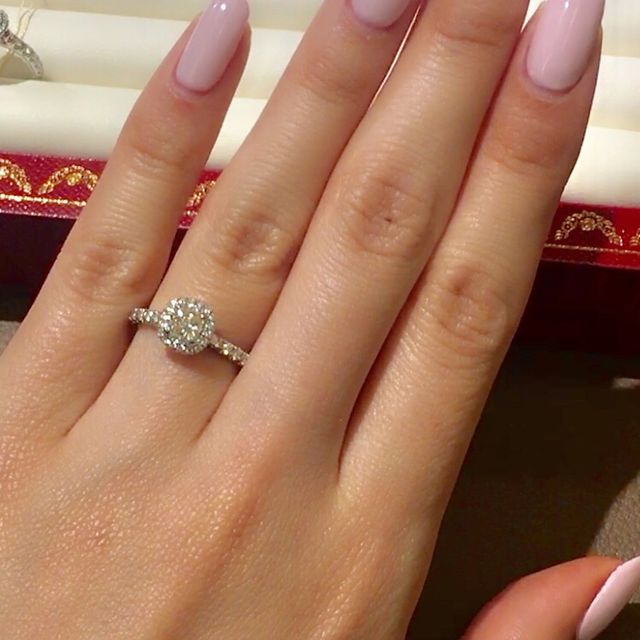 【カルティエ(Cartier)の口コミ】 カルティエのデスティネ クッションカット 0.5caratを試着させて頂きまし…