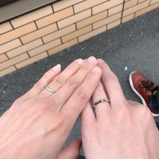 【銀座ダイヤモンドシライシの口コミ】 落ち着いたデザインで、どんなシーンでも付けられるし、地味過ぎる感じで…