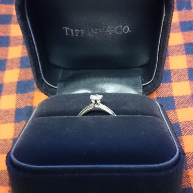 【ティファニー(Tiffany & Co.)の口コミ】 もともと女性の憧れであるティファニーの指輪という部分では決めており、…