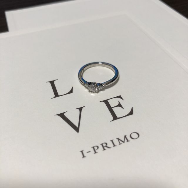 【アイプリモ(I-PRIMO)の口コミ】 デザインと価格が決め手でした。一粒ダイヤがドンとあるだけのものは苦手…