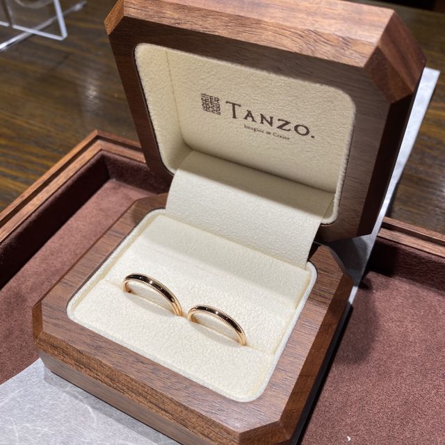 【TANZO.(鍛造指輪)の口コミ】 毎日身に付けるものなので、しっかりとした鍛造製法が決め手でした。
ミル…