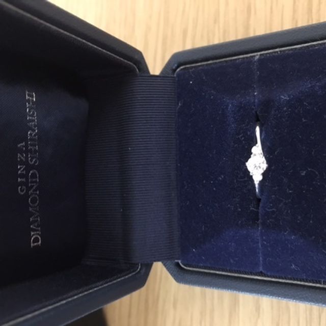 【銀座ダイヤモンドシライシの口コミ】 指のサイズがやや小さいので、あまり派手になりすぎないデザインを探して…