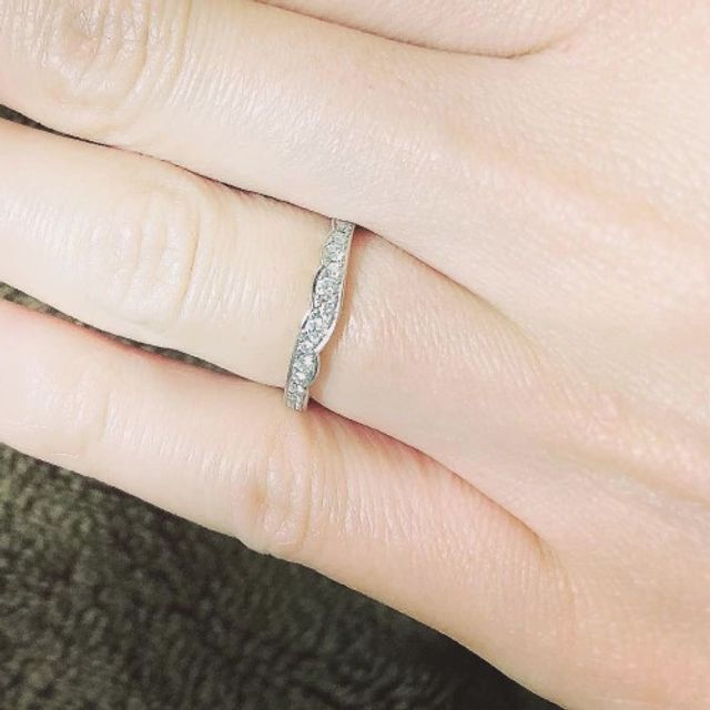 【俄(にわか)の口コミ】 若干予算はオーバーしましたが、キラキラとした輝きが本当にキレイな指輪…