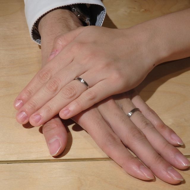 【ith(イズ)の口コミ】 太くてしっかりしたリングがいい夫と、ダイヤなしで夫とお揃いのデザイン…