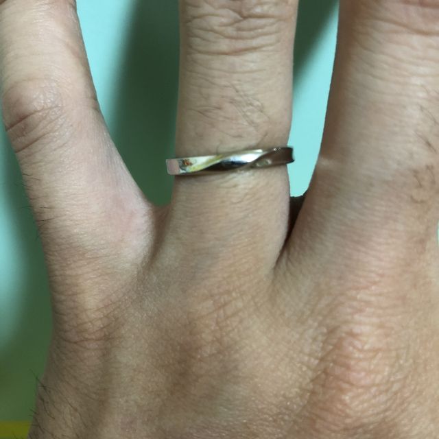 【銀座ダイヤモンドシライシの口コミ】 シンプルな形と価格が決め手です。
あとは、ブランド名が有名だったのでダ…