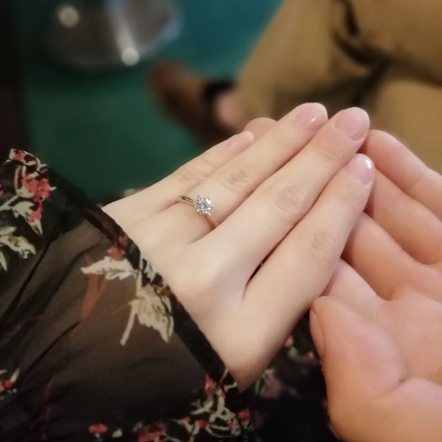 【宝寿堂(ほうじゅどう)の口コミ】 王道の絵に描いたような婚約指輪がよかったのでプラチナのソリティアタイ…