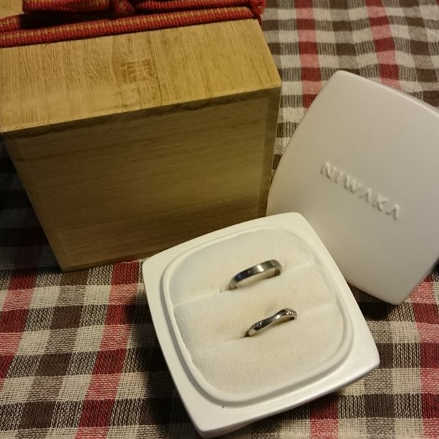 【俄(にわか)の口コミ】 ダイヤモンドが付いているのにあまり主張していないさり気なさと、ねじれ…